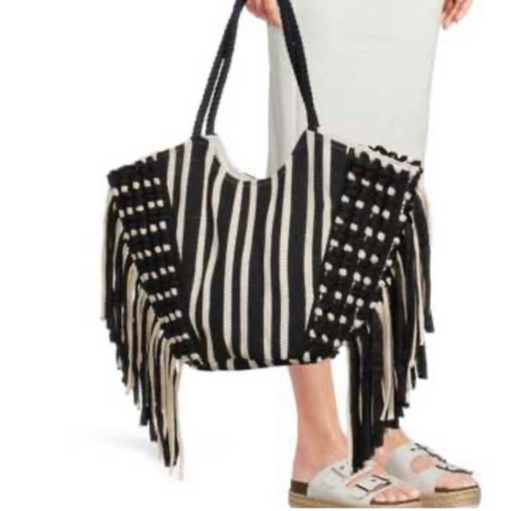 Boho fringe shoulder beach bag woven beige black white rope strap 11” deep used